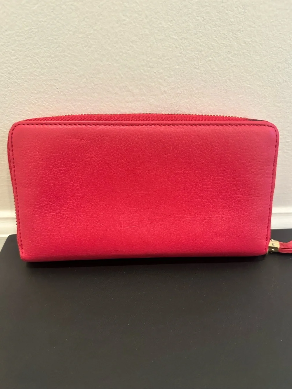 Gucci Bright Pink Pebbled Soho Zip Around Wallet - Picture 2 of 10